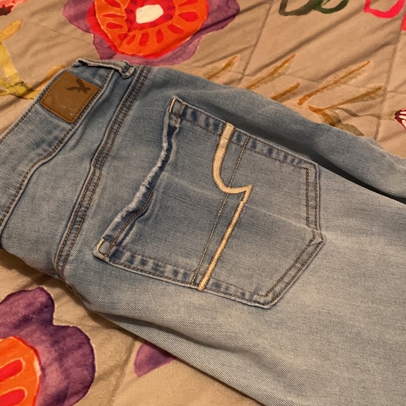 3 pair of American Eagle jeans.  1 Artist  Flair. 2 high rise Jegging 16 Long - Picture 5 of 11